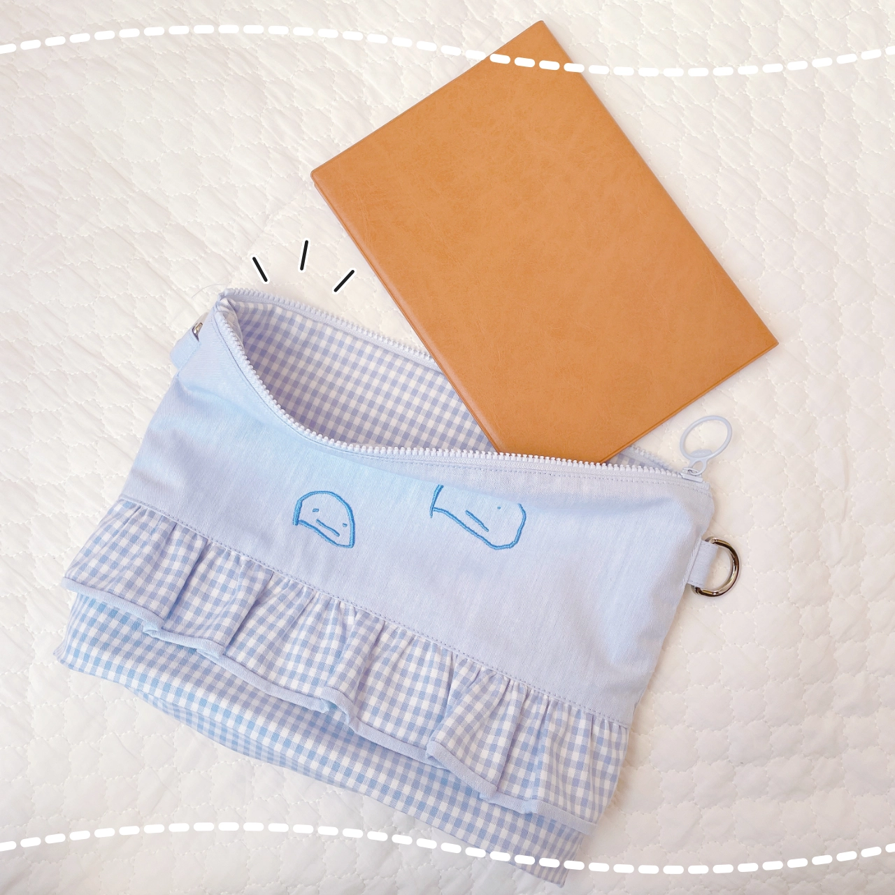 内側はピシッとしたハリ感のある布地